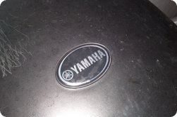 »Yamaha« Schriftzug als Aufkleber