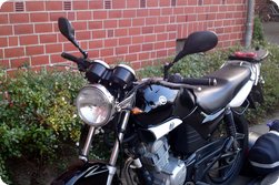 Yamaha YBR 125 mit LSL »Streetbar«