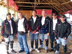 Unser Team mit Alex, einem Fahrer aus Bacolod (Dritter von rechts)
