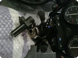 Ohne Lenker und obere Gabelbrücke