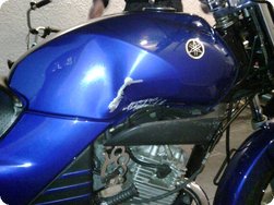 Delle im Tank der YBR 125