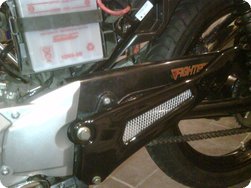 Neue Optik der Fußrastenhalterung links