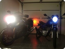 Yamaha YBR 125 und Suzuki Hayabusa