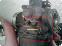 Vergaser mit entfernten Kabeln