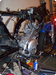 Der Motor sitzt noch im Rahmen