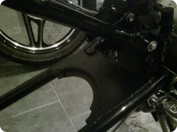 Die neu lackierte Schwinge