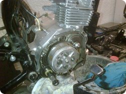 Der Motor sitzt noch im Rahmen