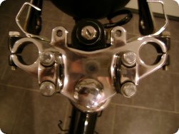 Polierte Gabelbrücke meiner YBR 125