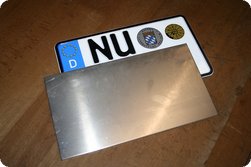 Das unbearbeitete Alublech vom Schlosser