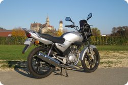 Yamaha YBR 125 in front of Schloss Sigmaringen, in october '09