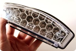 Klarglasoptik mit klaren LEDs in einer Wabenstruktur