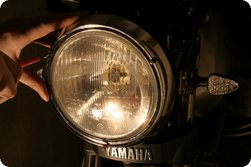 Originaler Scheinwerfer der Yamaha YBR 125