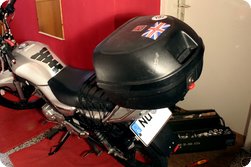 2005er Yamaha YBR 125 mit Givi Topcase