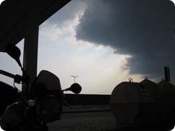 Auf der A96 kurz vor der Schlechtwetterfront