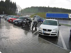 Der Parkplatz füllt sich langsam aber sicher